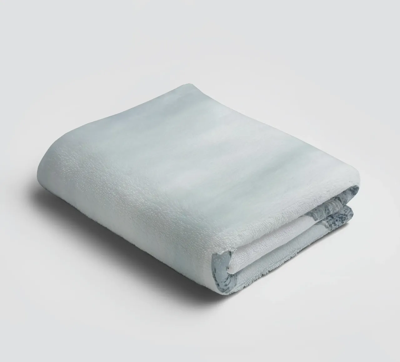 Montagnes enneigées d'Islande serviette de bain de KISSA STUDIO