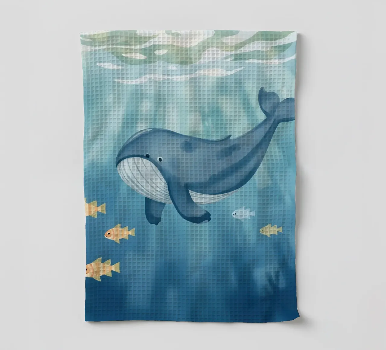 Baleine nageant dans l'océan avec la lumière du soleil torchon de DesignDoodle