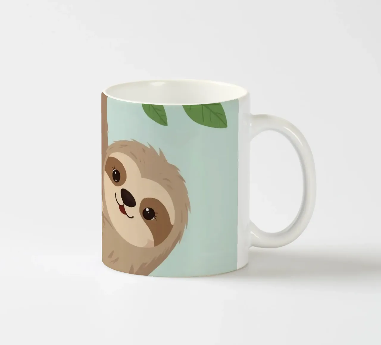 Simpatico bradipo dei cartoni animati appeso a testa in giù a un ramo marrone tazza in ceramica da DesignDoodle