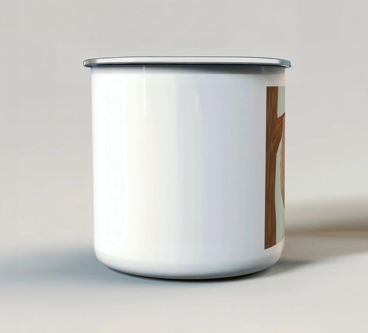 Simpatico bradipo dei cartoni animati appeso a testa in giù a un ramo marrone tazza in smalto da DesignDoodle