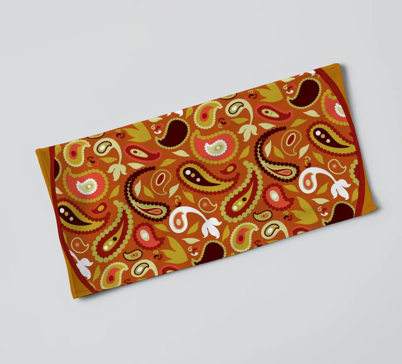 Kürbisgewürz-Paisley Handtuch von Nina May Design Studio