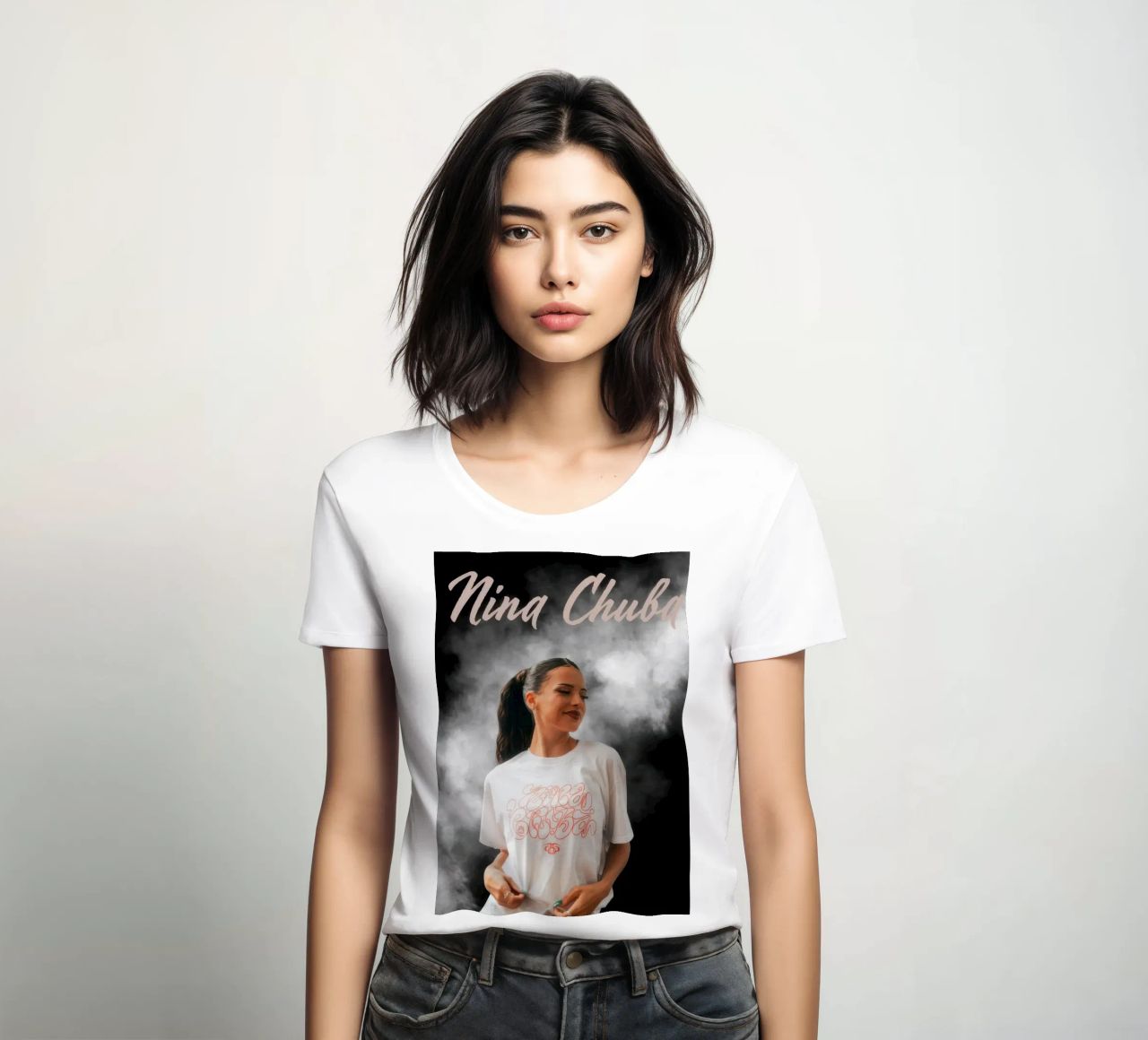 Nina Lächeln Frauen T-Shirt von NindaCreationsArt