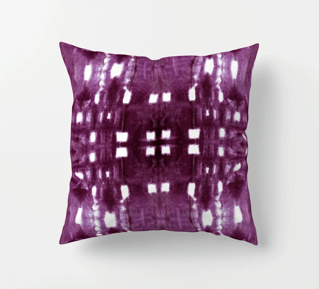Borgogna Shibori City cuscino da Nina May Design Studio