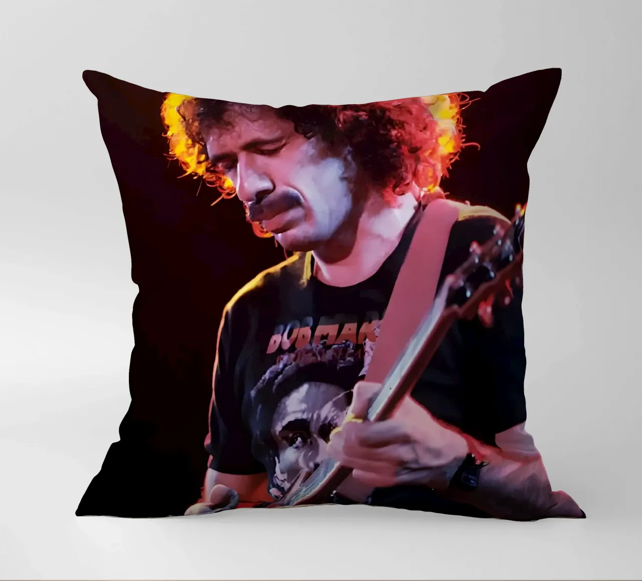 Carlos Santana cuscino da Low poly art