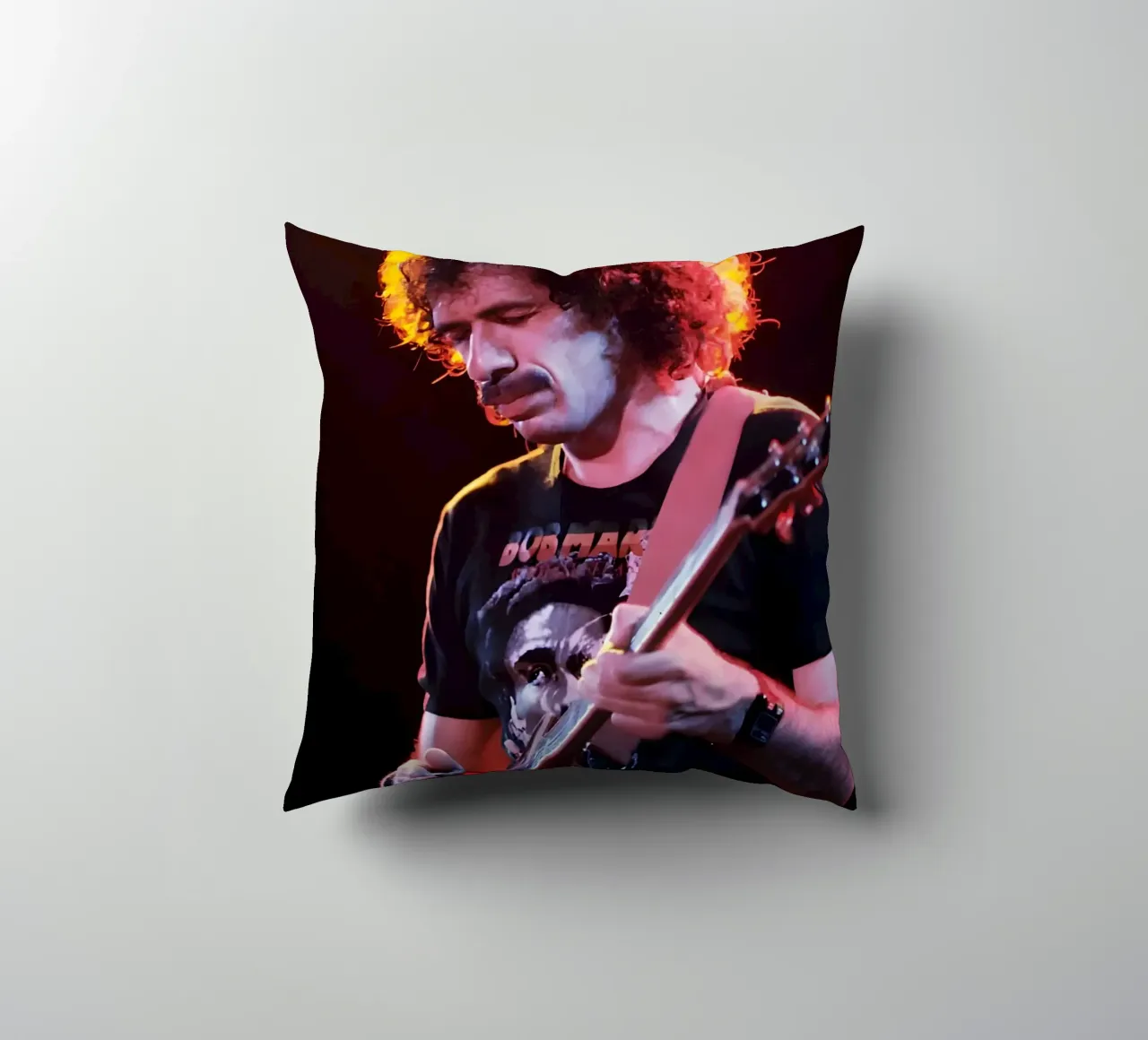 Carlos Santana cuscino da Low poly art
