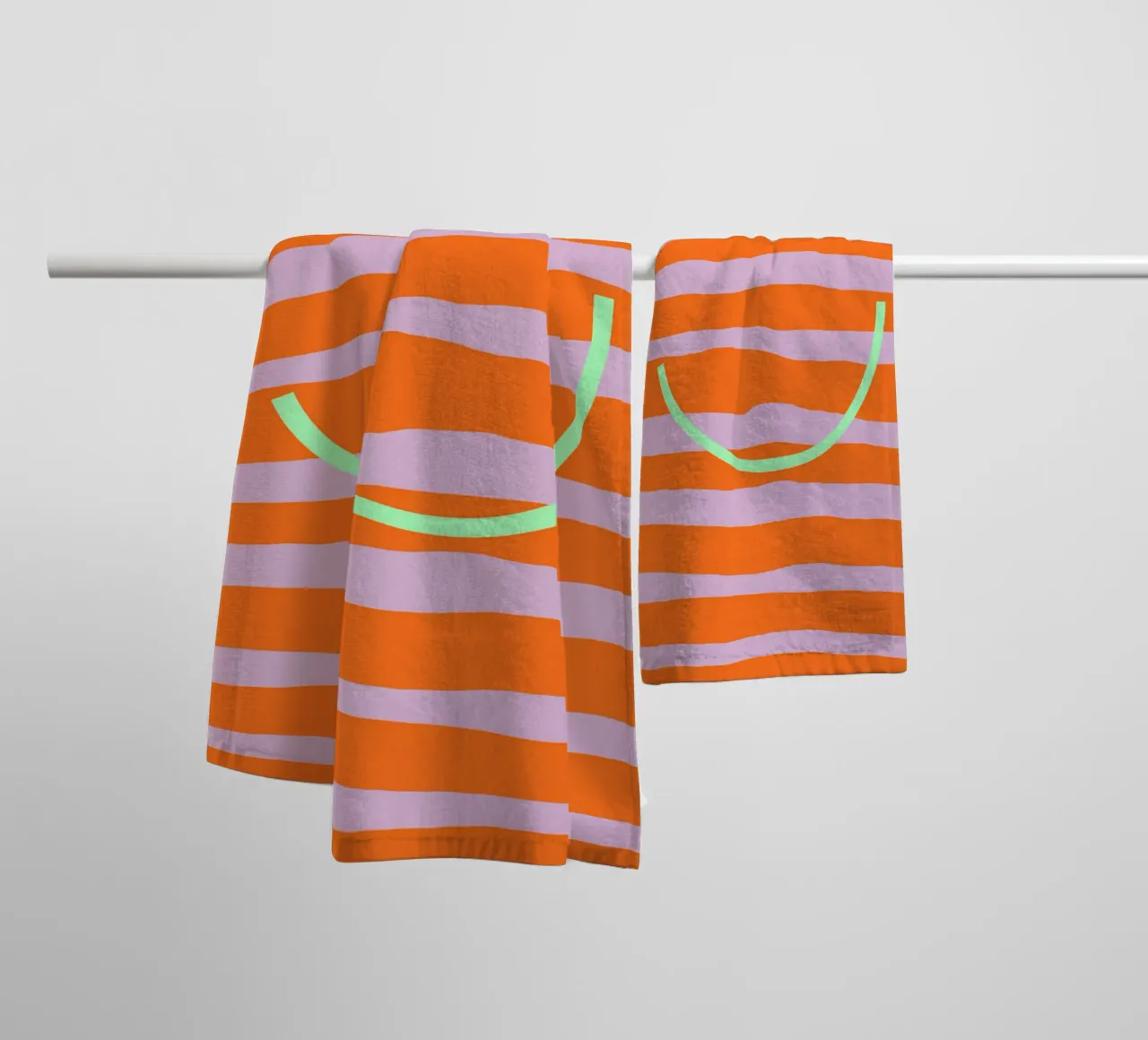 Smile | how beautiful you are asciugamano da bagno da FRICKE DESIGN