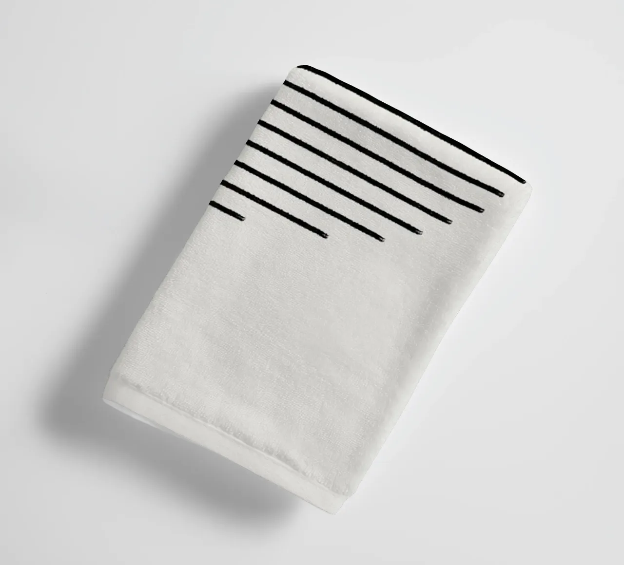 Minimalist geometric artwork with lines and circles in black serviette de bain de Imaginative