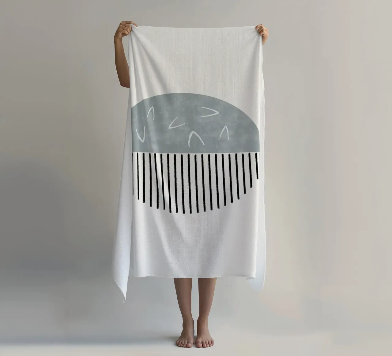 Minimalist artwork with a round shape and black lines strandhanddoek van Imaginative