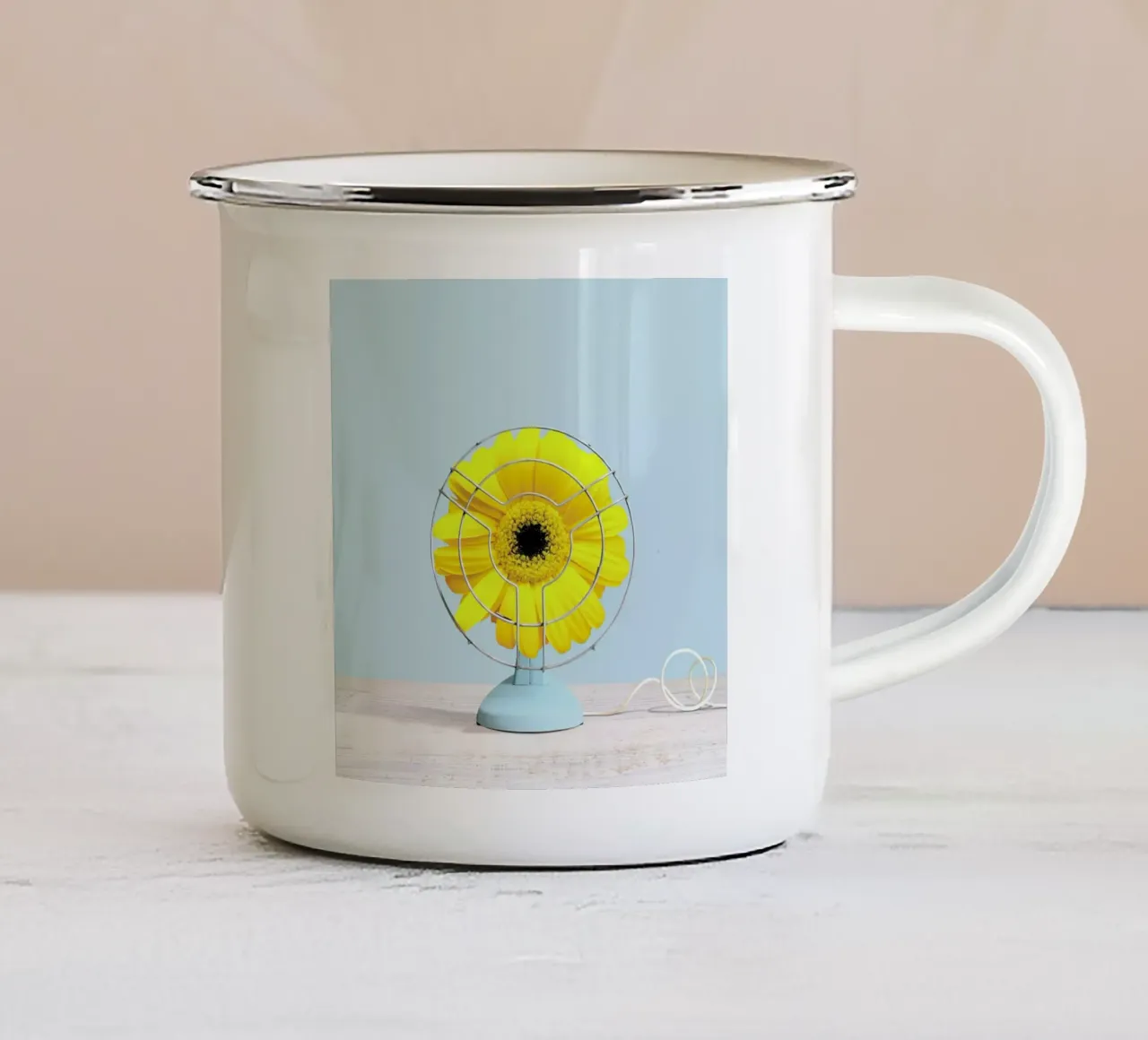 Summer Breeze tazza in smalto da Juj Winn