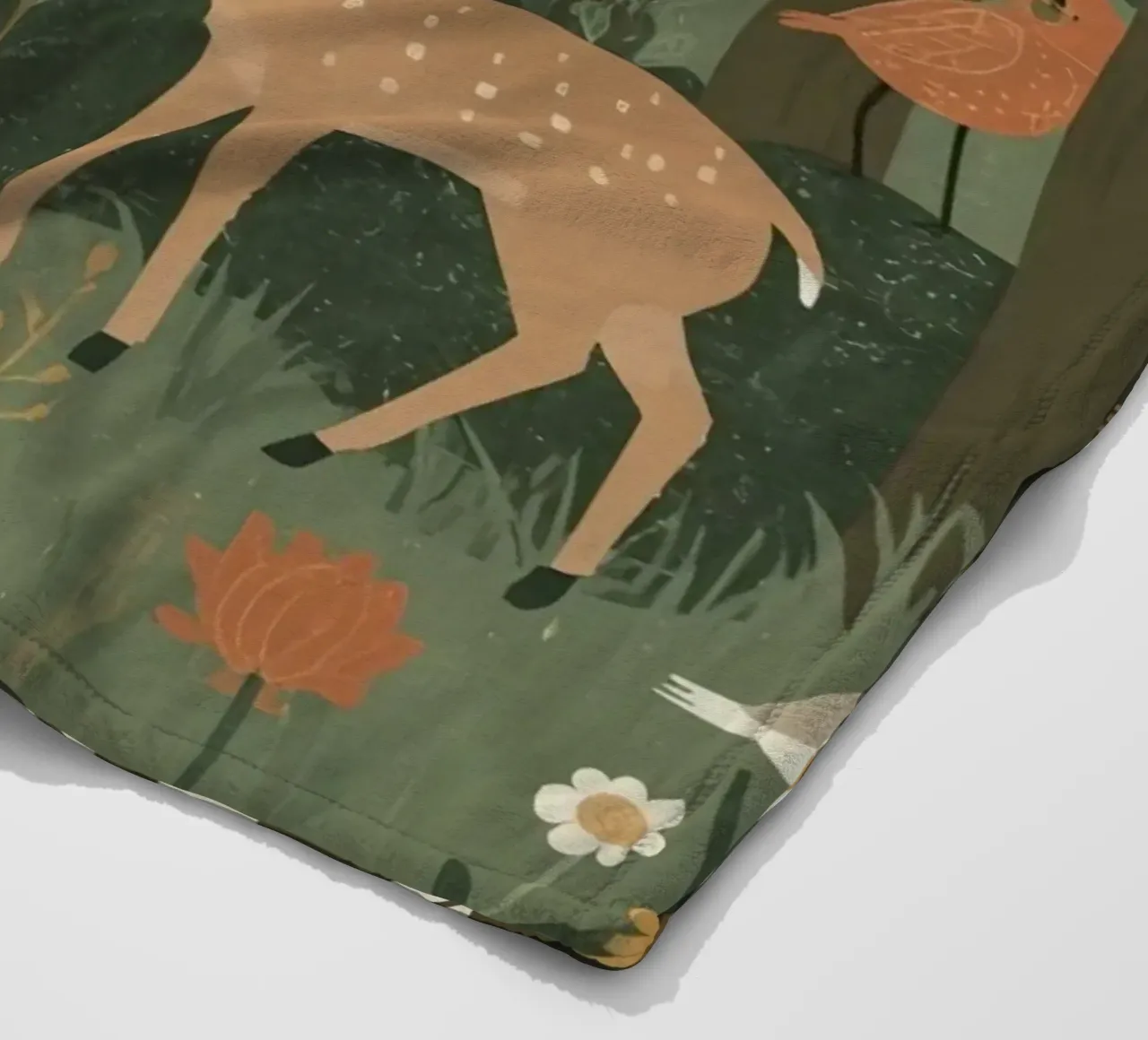 un cervo, uccelli e varie piante in una foresta con alberi ad alto fusto coperta in pile da DesignDoodle