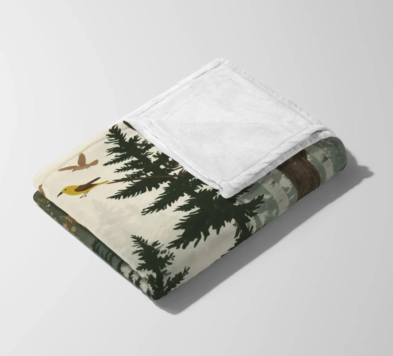 Raffigurazione di due cervi con uccelli in volo in una foresta coperta in pile da DesignDoodle