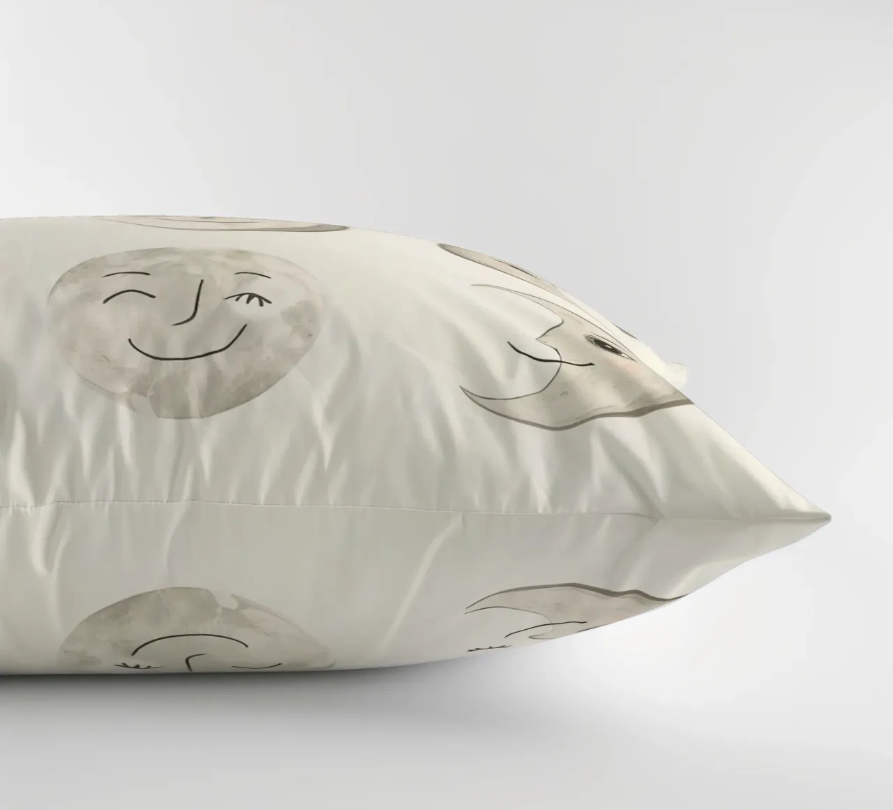 Facce di luna sorridenti in diverse fasi con vari volti cuscino da DesignDoodle