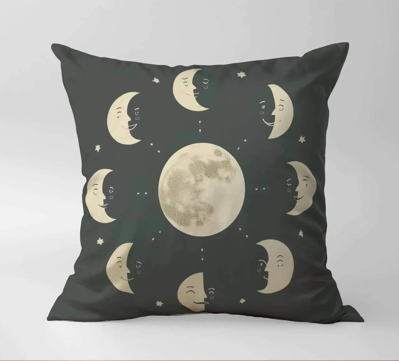 Moon faces shows full moon at center cuscino da DesignDoodle