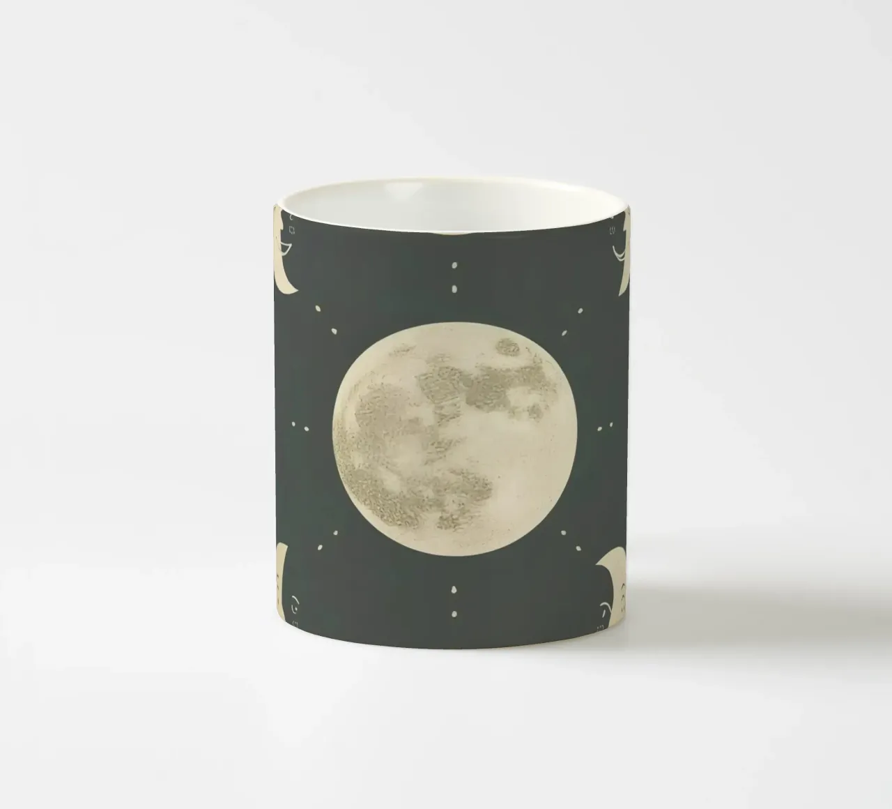 Moon faces shows full moon at center tazza in ceramica da DesignDoodle