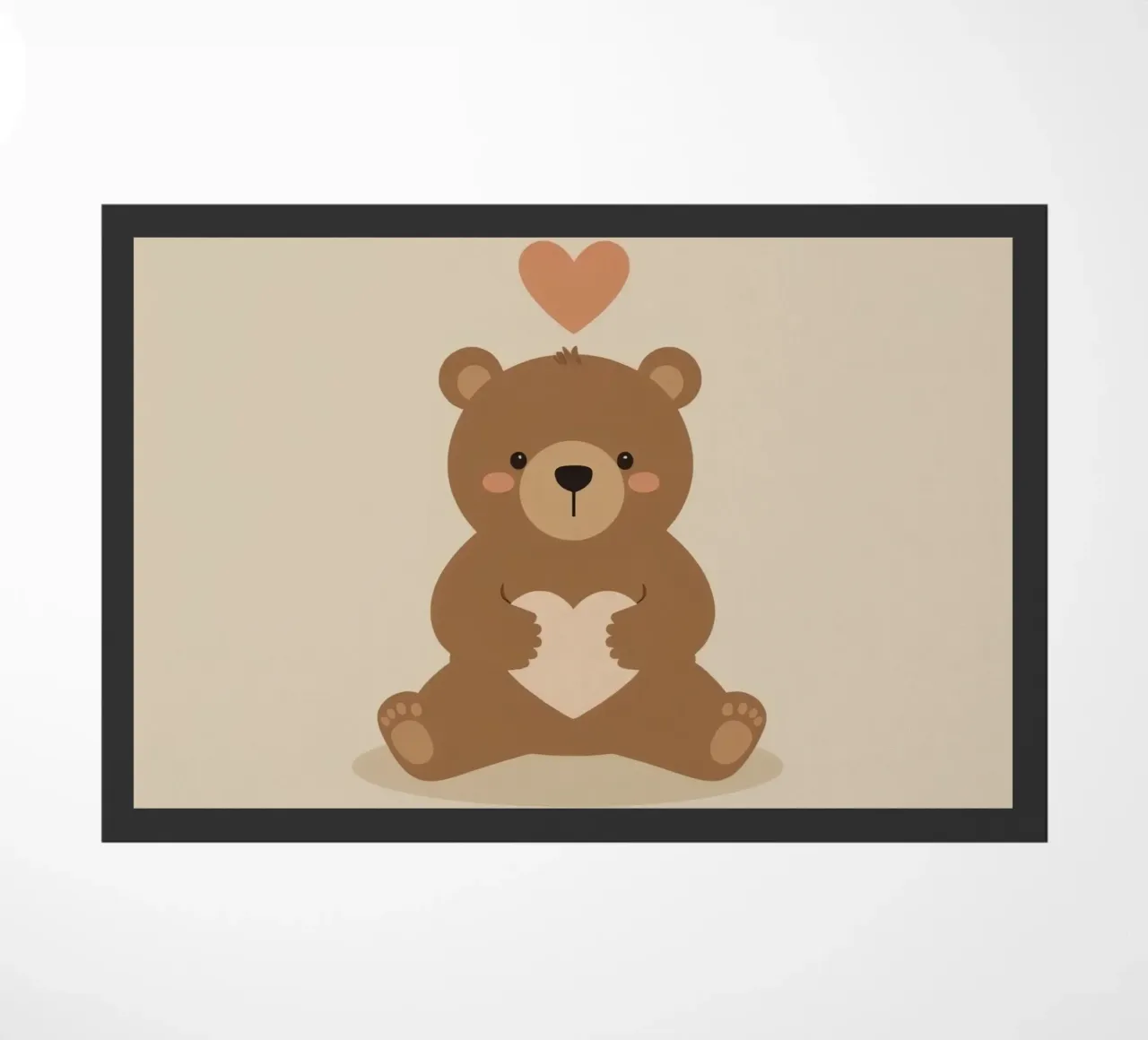 Cartone animato orso bruno è seduto e tiene il cuore zerbino da DesignDoodle