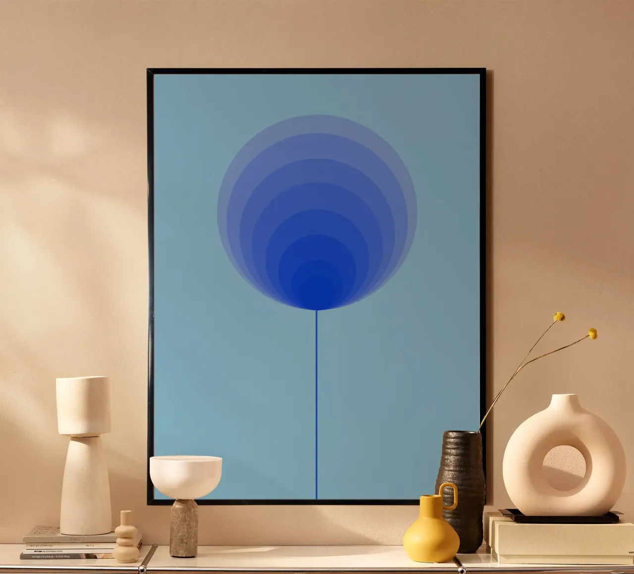 Fiore lecca-lecca blu, disegno floreale geometrico, arte moderna poster con telaio in legno da Lilou Art