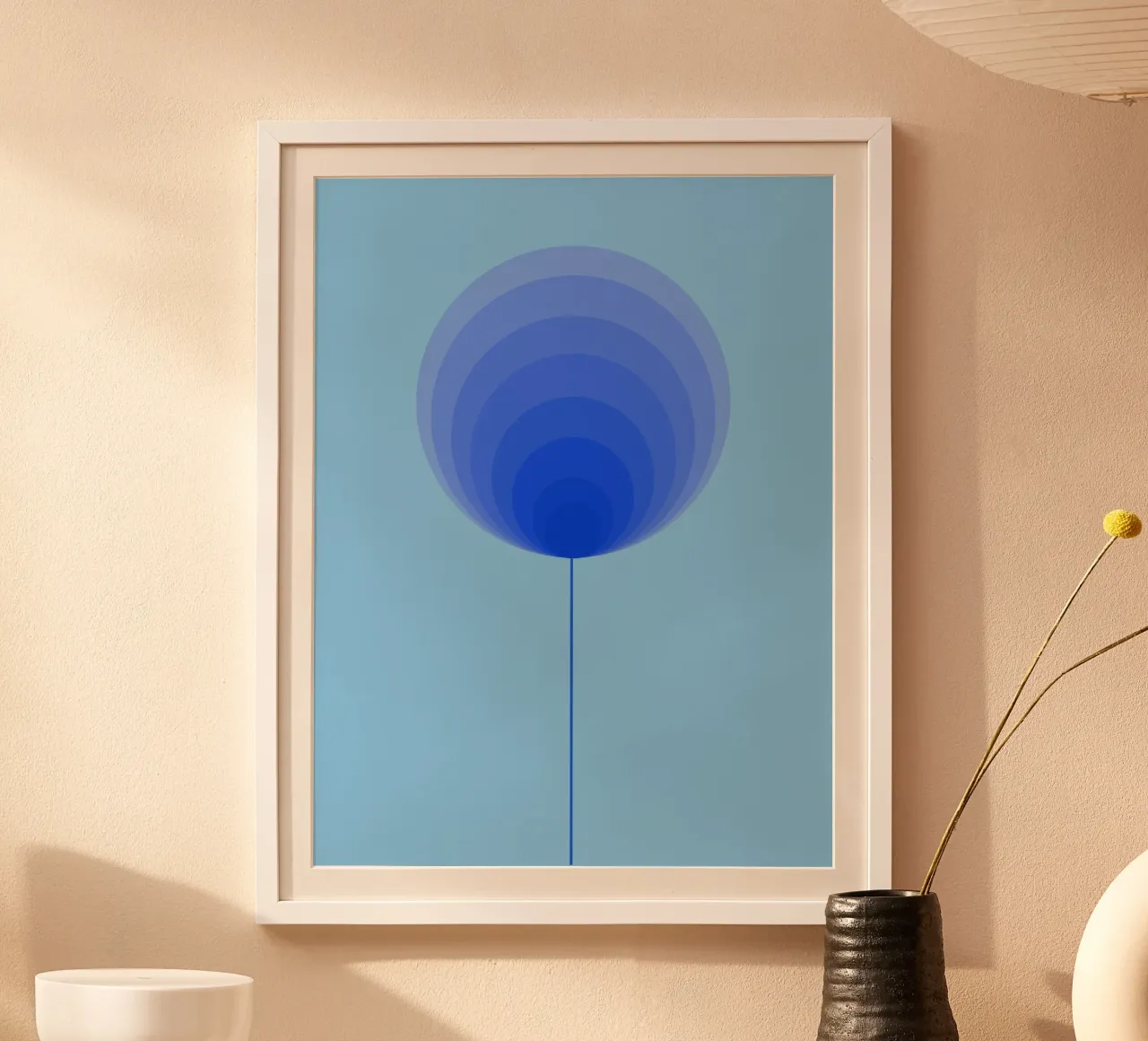 Fiore lecca-lecca blu, disegno floreale geometrico, arte moderna poster con telaio in legno da Lilou Art