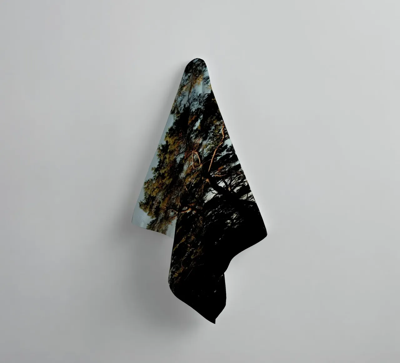 Trees And Warm Light badhanddoek van Sebastian Hilgetag