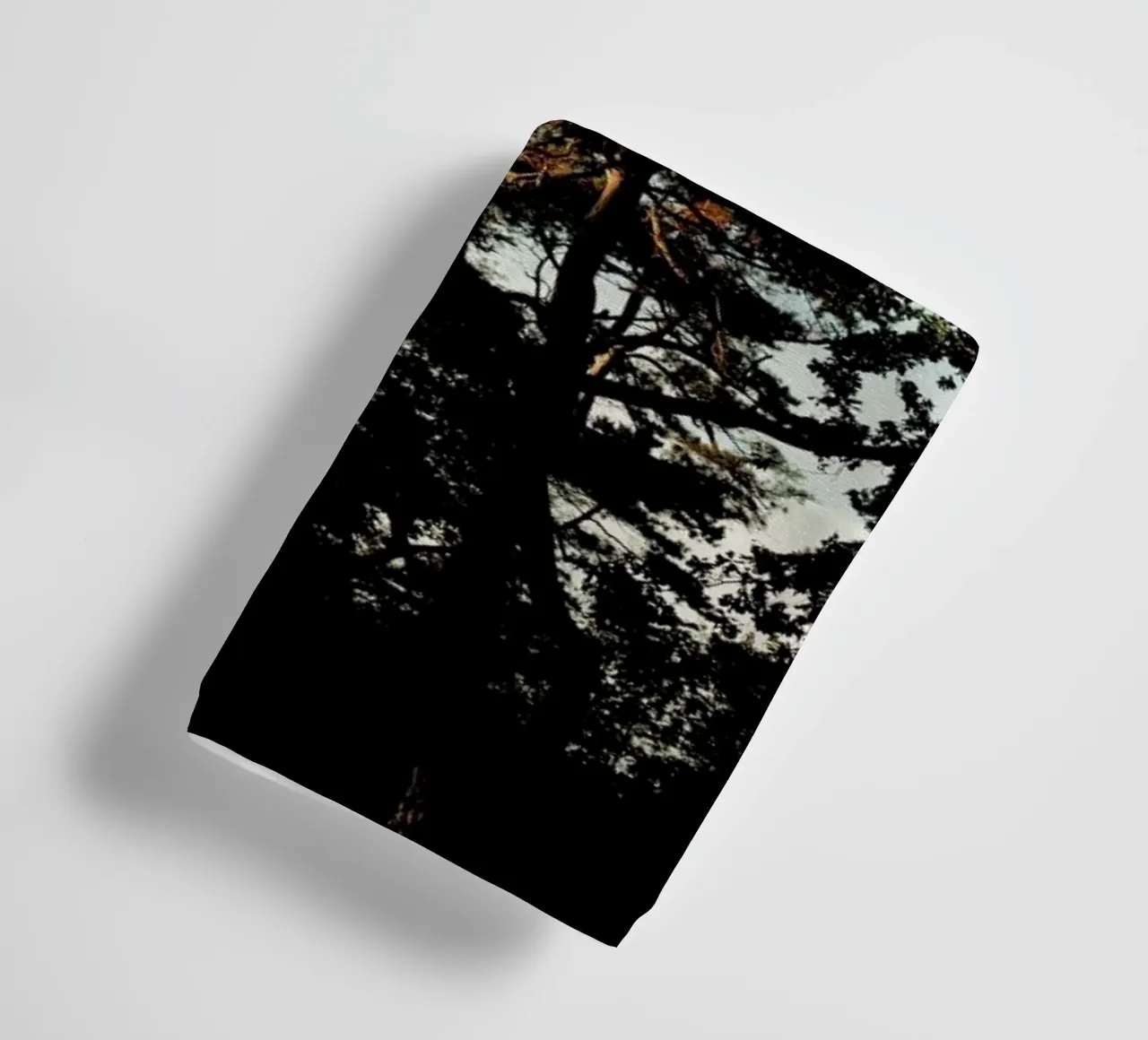 Trees And Warm Light badhanddoek van Sebastian Hilgetag