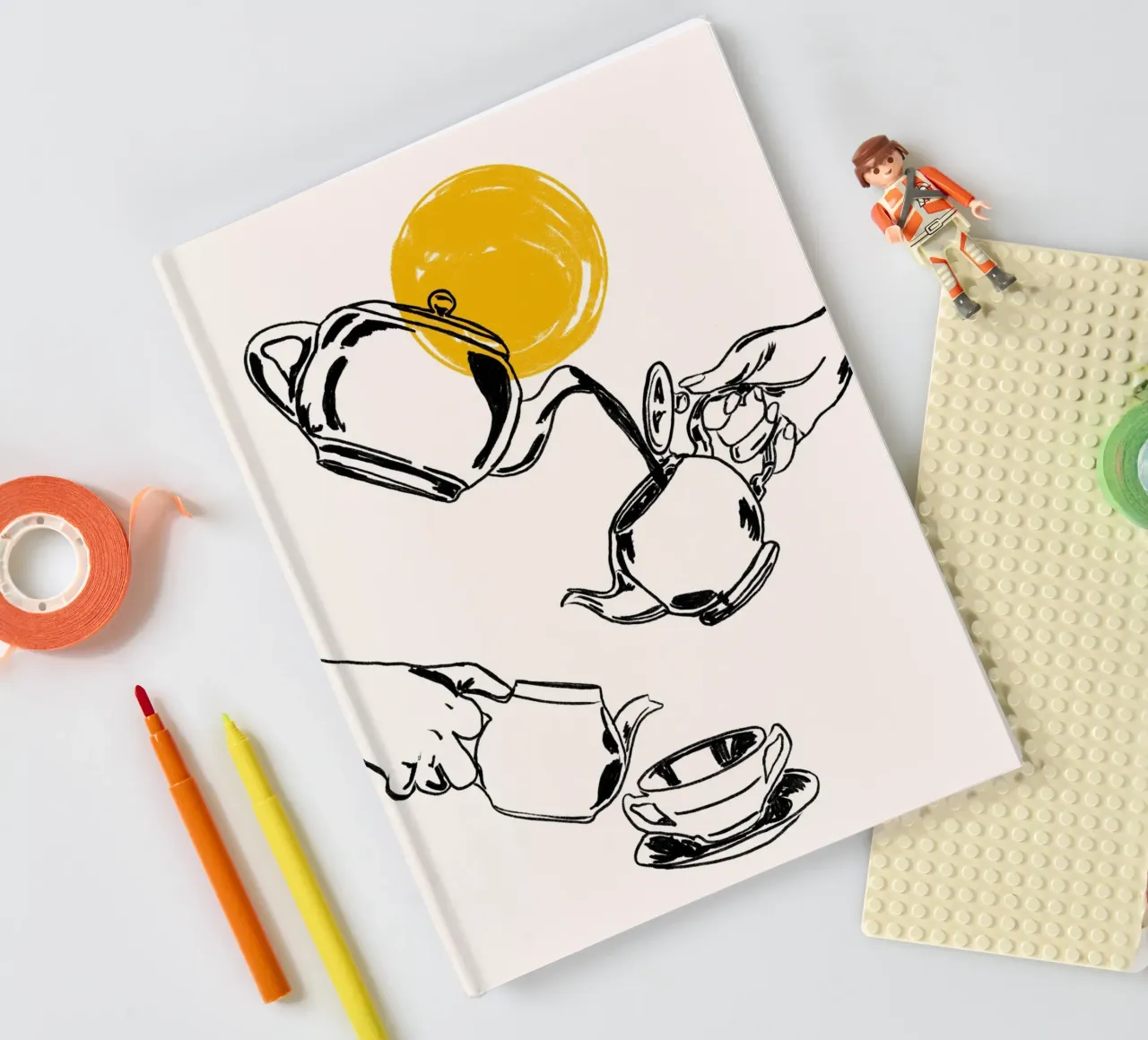Dessin au trait minimaliste de la verseuse de thé avec le soleil jaune carnet de notes de EDMPROJECT
