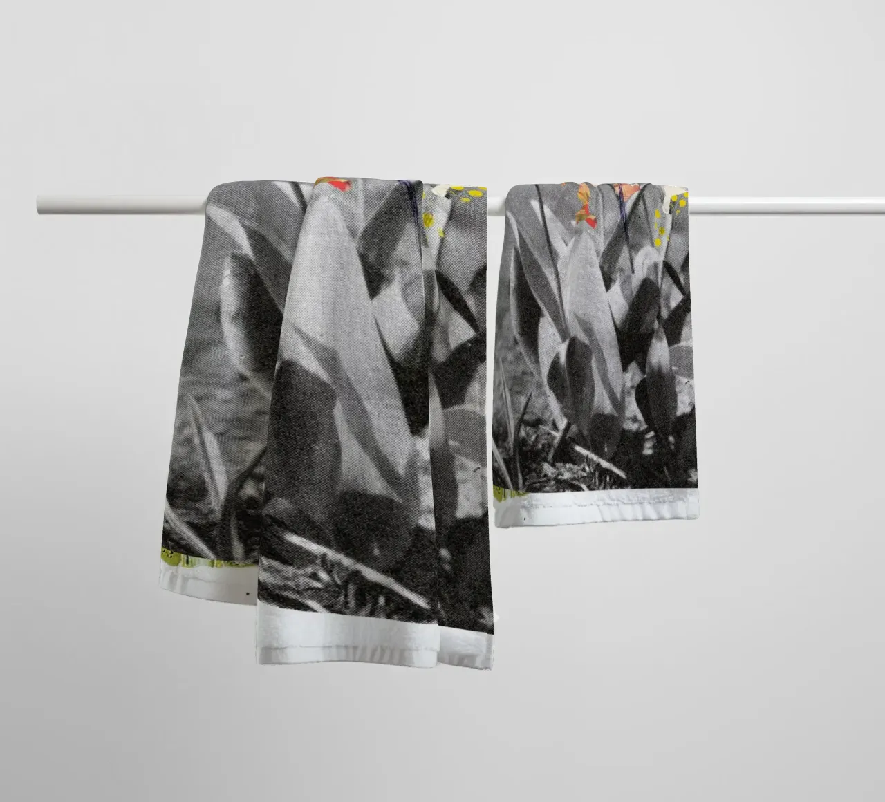 Flowers Still Life · Happy Abstraction 5 asciugamano da bagno da Marko Köppe