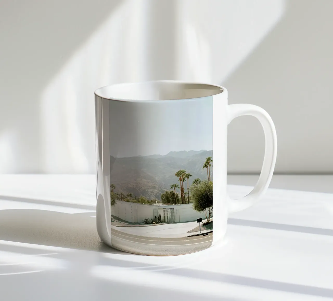 Palm Springs tazza in ceramica da Chris Abatzis