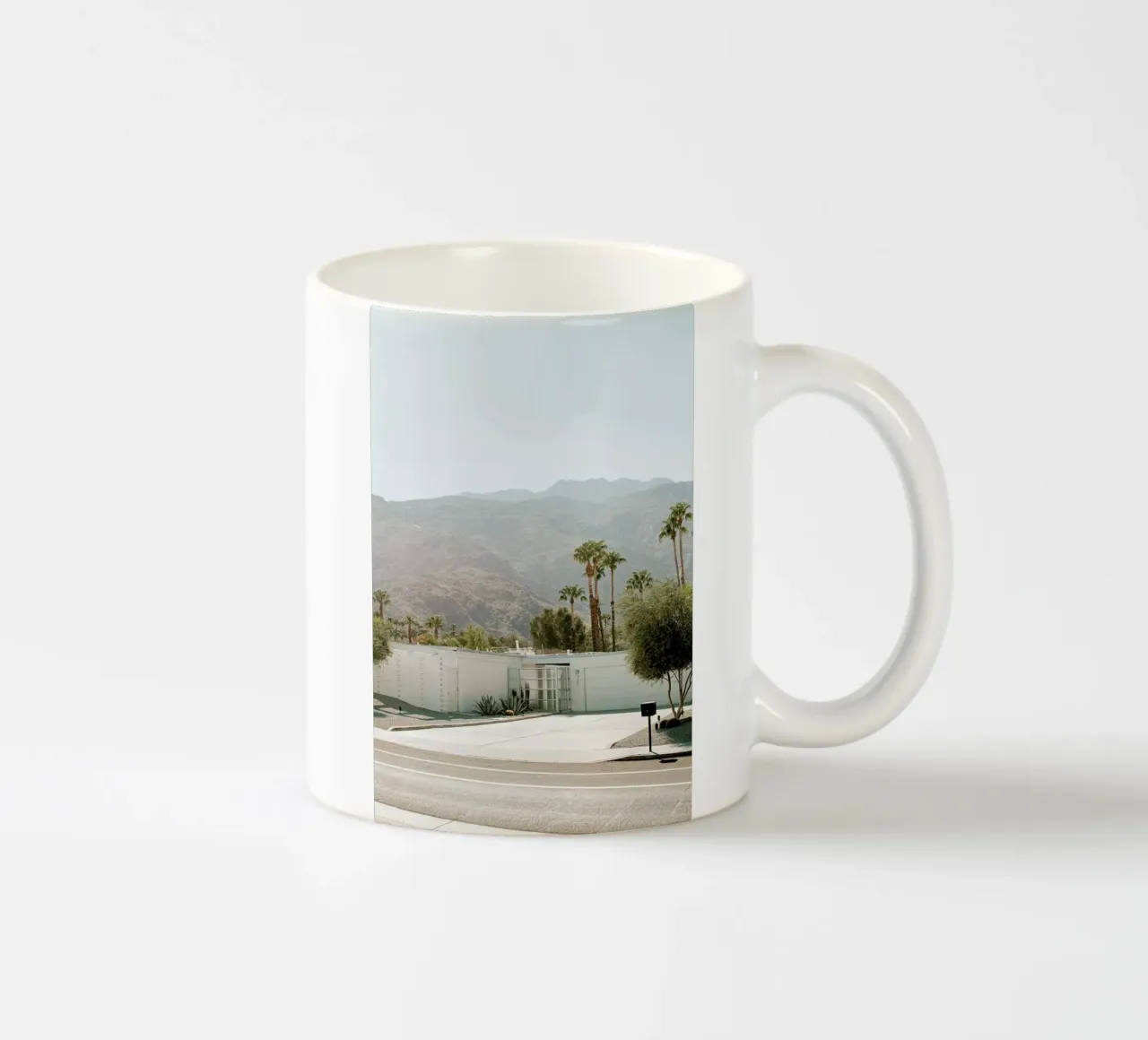 Palm Springs tazza in ceramica da Chris Abatzis