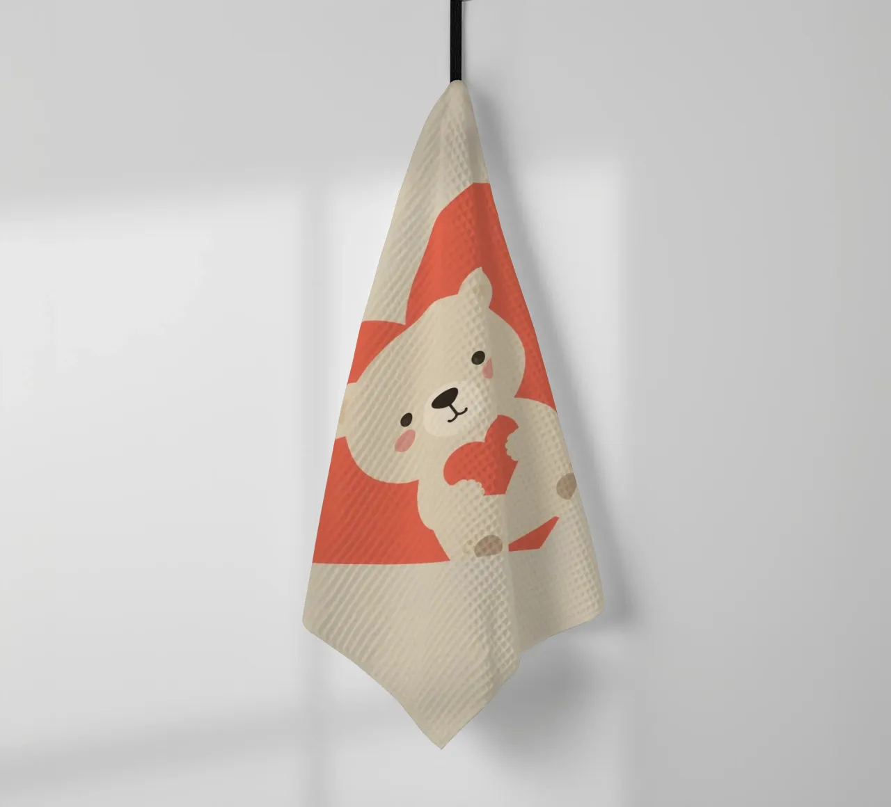 Simpatico orsetto che tiene in mano un piccolo cuore rosso canovaccio da cucina da DesignDoodle