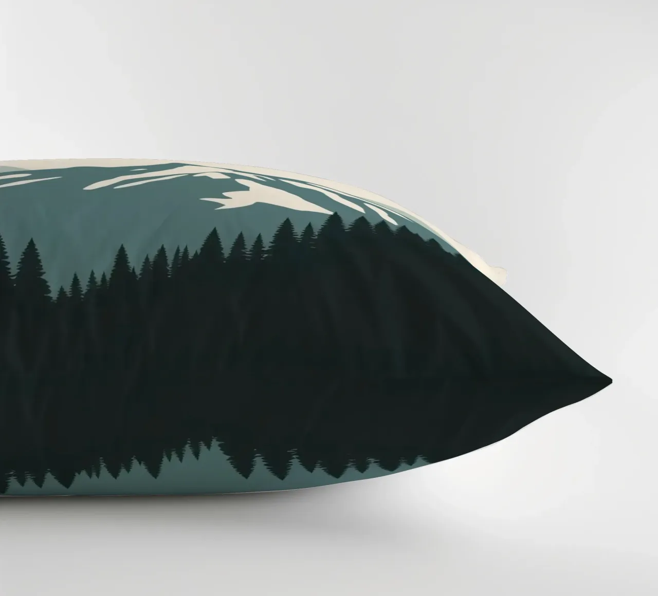 Arte di montagne e alberi con testo 'Adventure Awaits' (L'avventura ti aspetta) cuscino da DesignDoodle