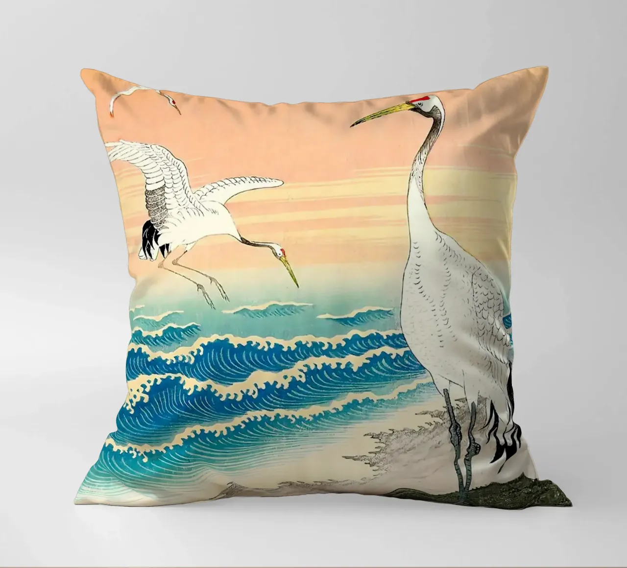 Ukiyo e Egrette sul mare cuscino da BirdShop