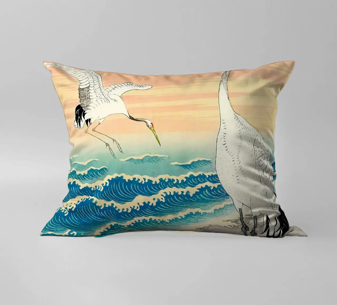 Ukiyo e Egrette sul mare cuscino da BirdShop