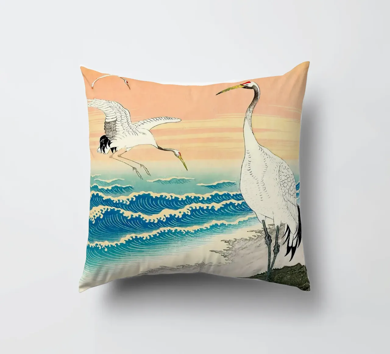 Ukiyo e Egrette sul mare cuscino da BirdShop