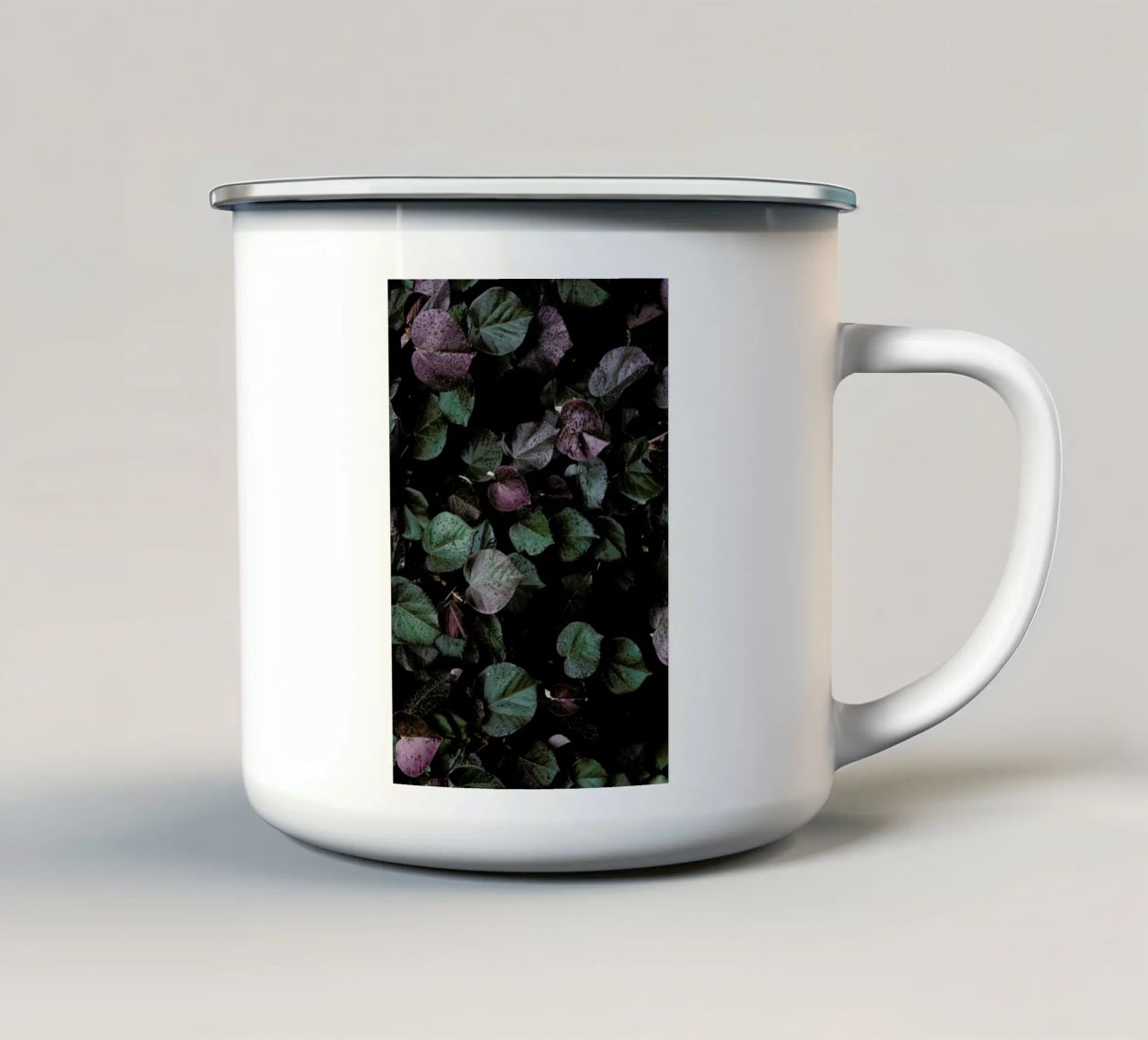 Winter Leaves I tazza in smalto da Tal Paz-Fridman
