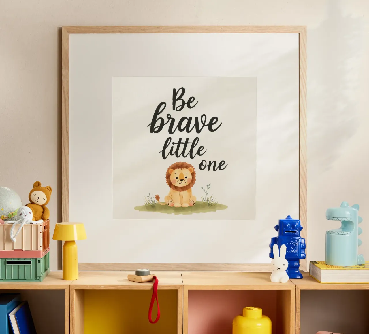 un simpatico cucciolo di leone con 'sii coraggioso piccolo' carta hahnemühle da DesignDoodle