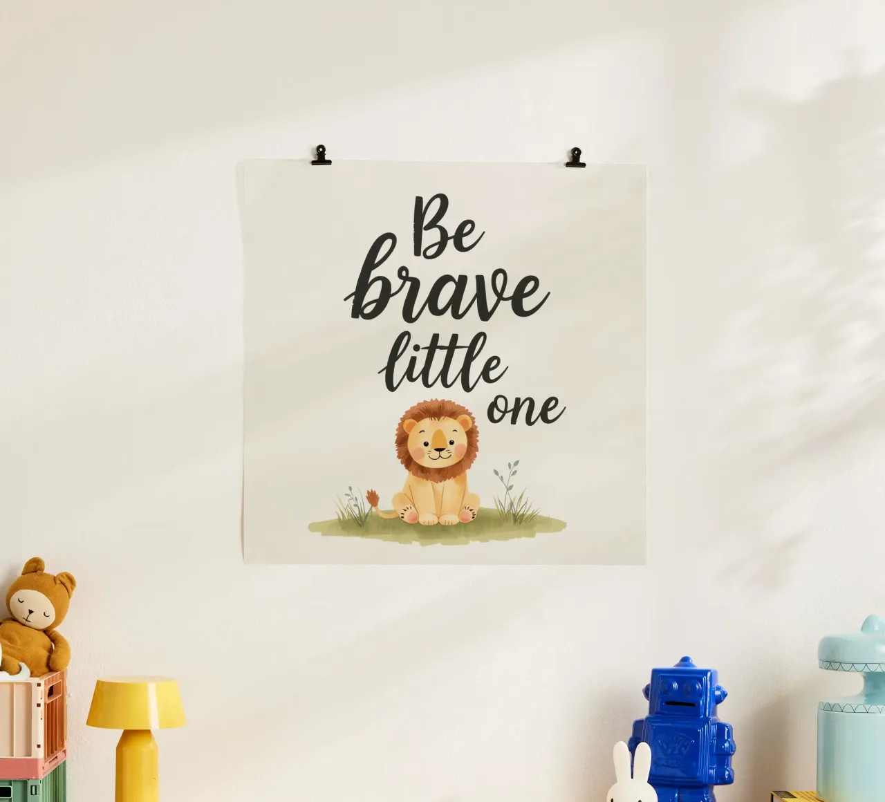 un simpatico cucciolo di leone con 'sii coraggioso piccolo' carta hahnemühle da DesignDoodle