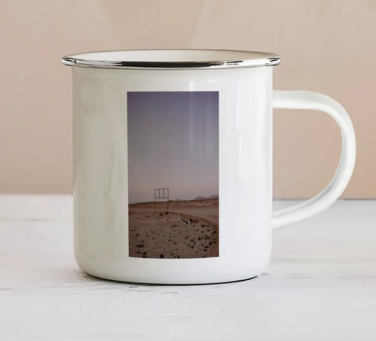 Blue Desert tazza in smalto da Chris Abatzis