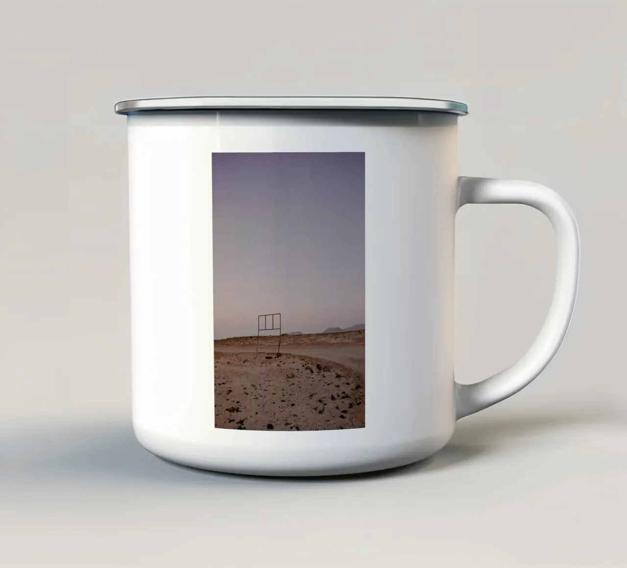 Blue Desert tazza in smalto da Chris Abatzis