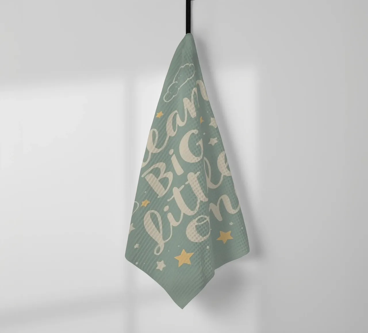 sognare in grande con le nuvole e le stelle dei cartoni animati su un bambino canovaccio da cucina da DesignDoodle