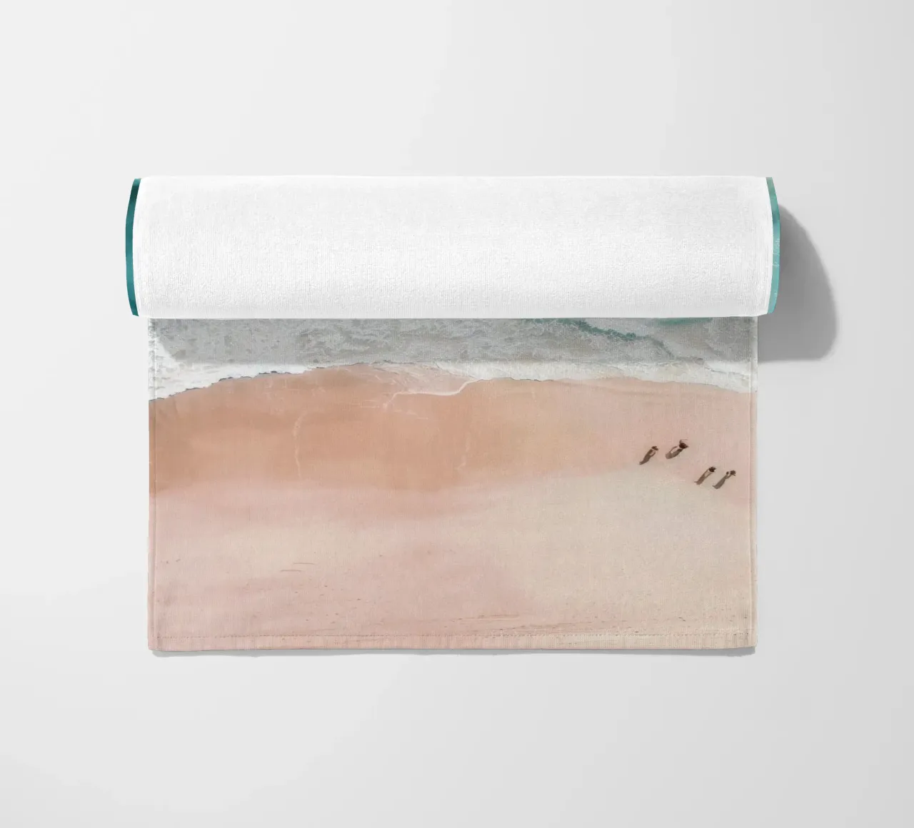 Pink Sand Beach Print telo mare da Nadjaa