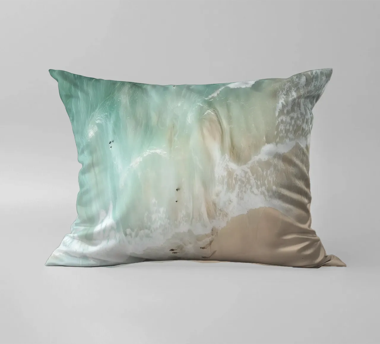Soft Coastal Beach Scene cuscino da Nadjaa