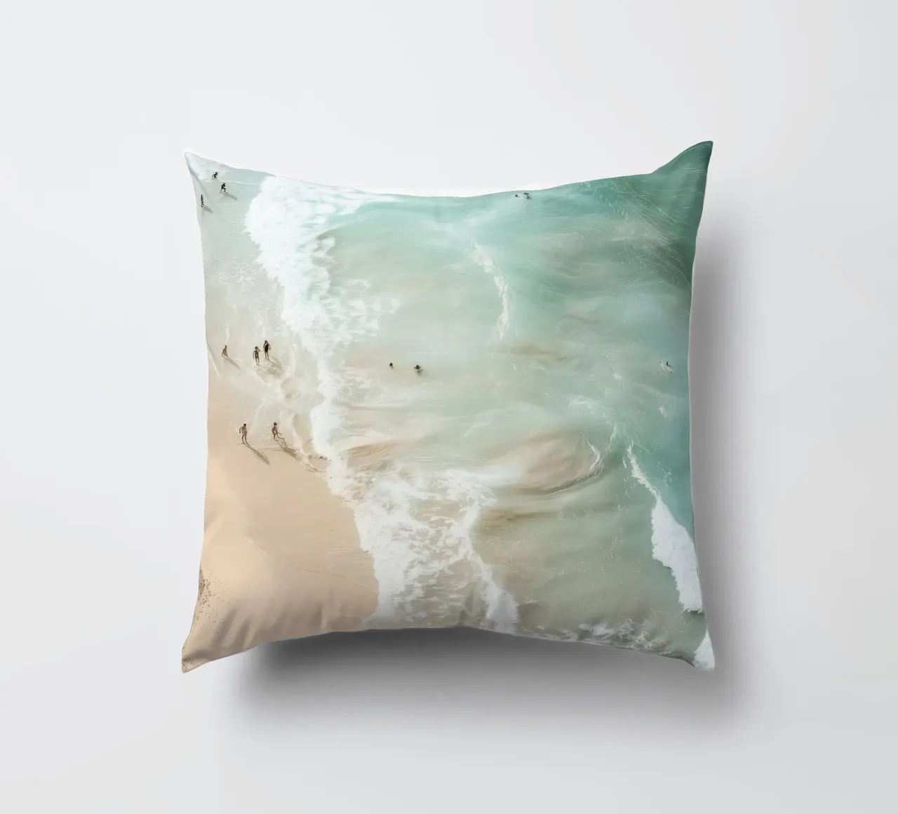 Soft Coastal Beach Scene cuscino da Nadjaa