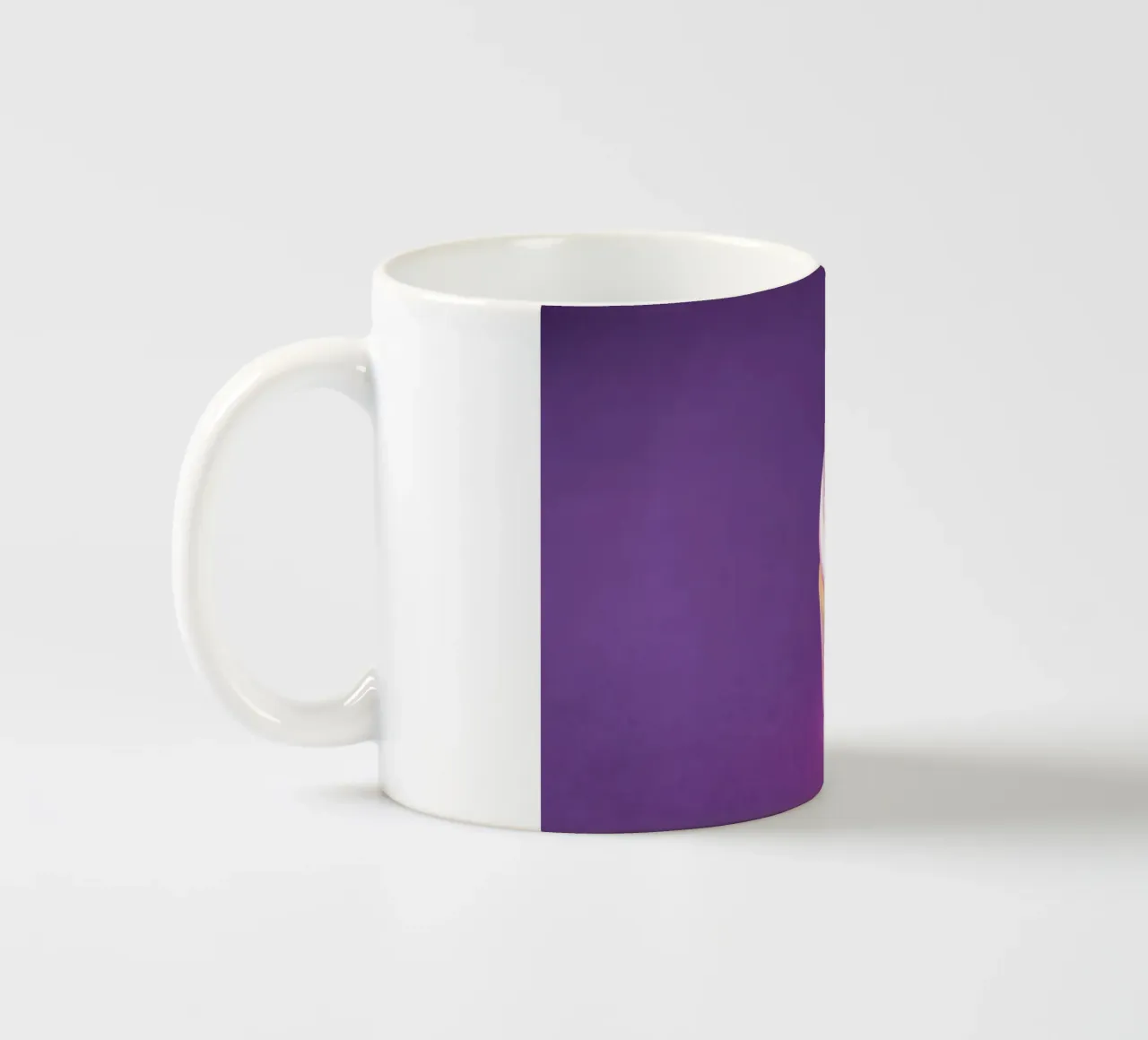 Cupcake con ciliegia su sfondo viola tazza in ceramica da 🥩 The tasty wall