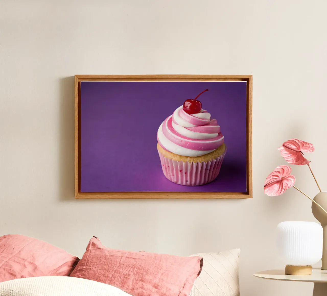 Cupcake con ciliegia su sfondo viola tela con Cornice a cassetta da 🥩 The tasty wall
