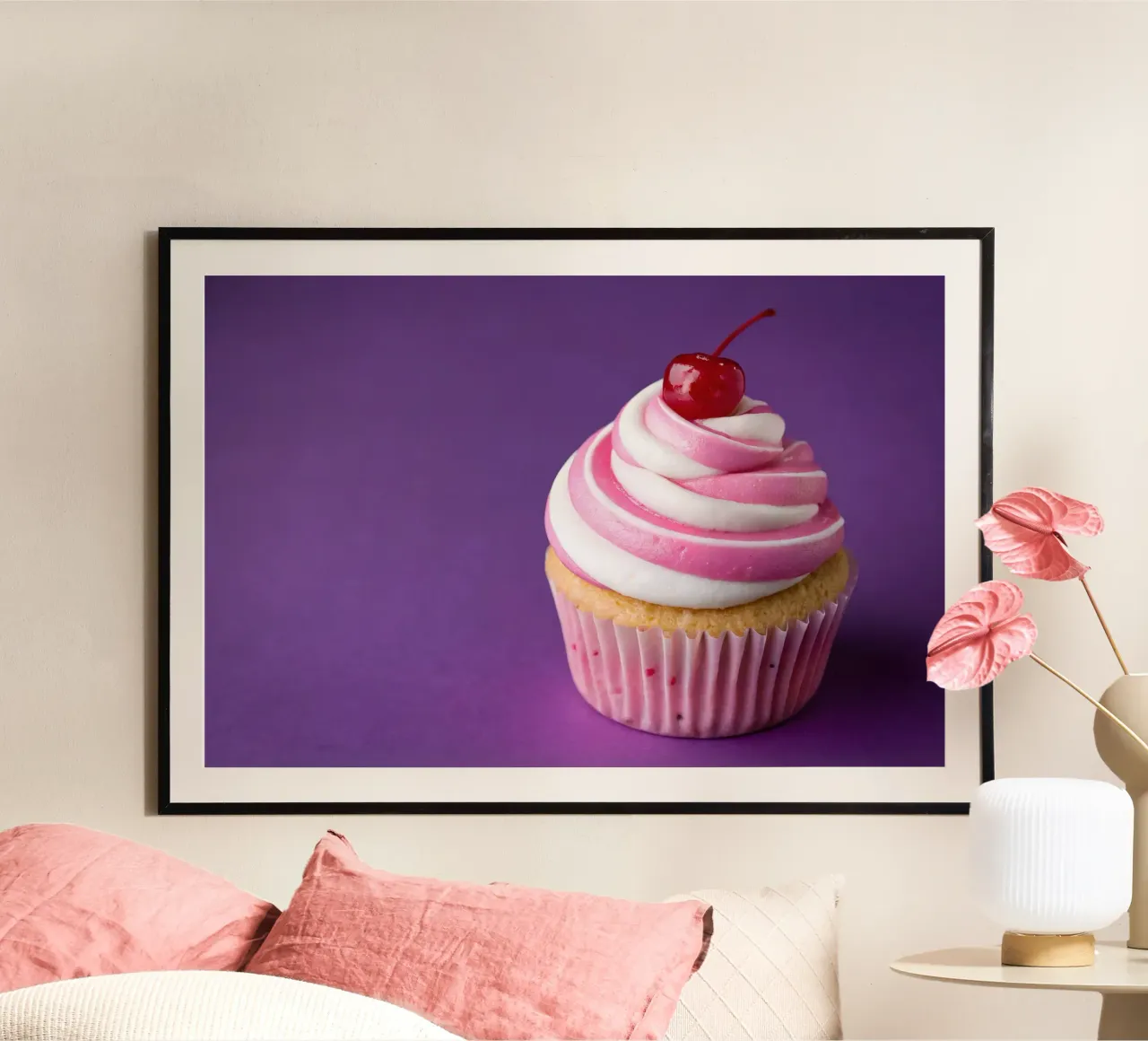 Cupcake con ciliegia su sfondo viola poster da 🥩 The tasty wall