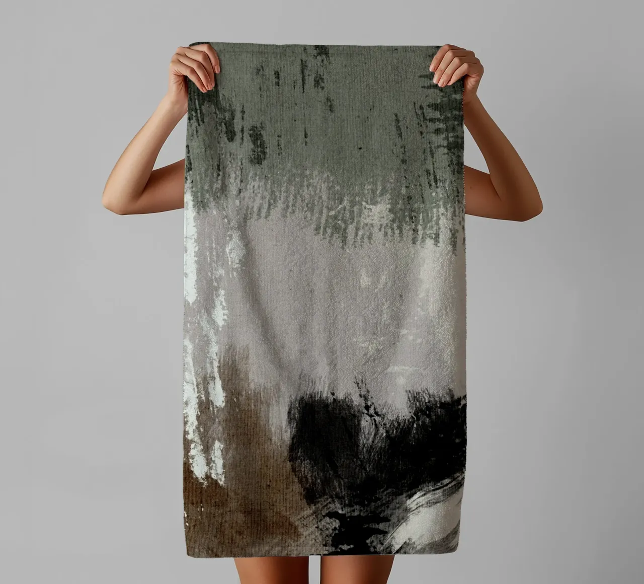 Abstract artwork with brushstrokes in beige, green, brown asciugamano da bagno da Imaginative