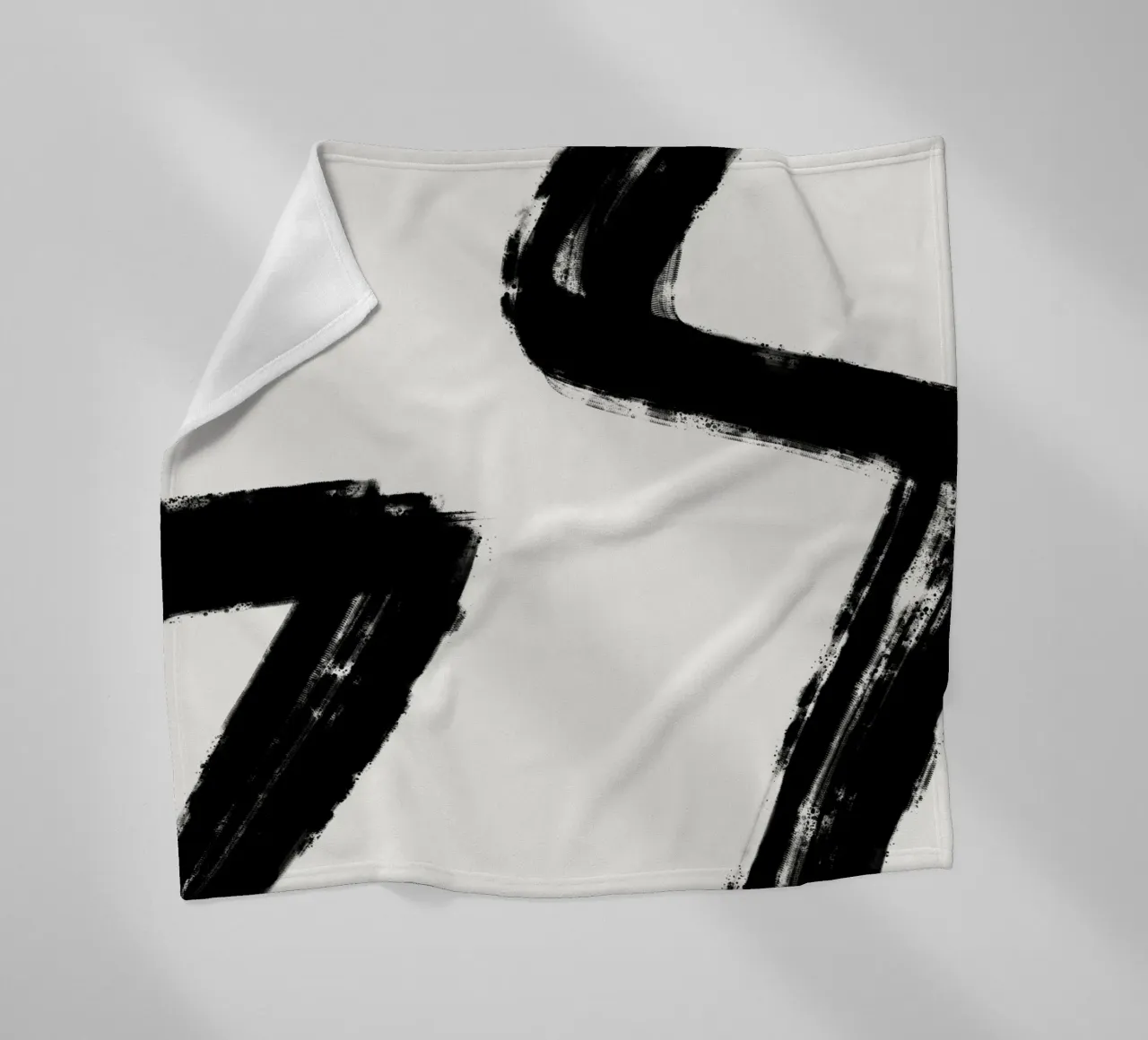 Minimalist Japandi artwork with black brushstrokes II coperta in pile da Imaginative