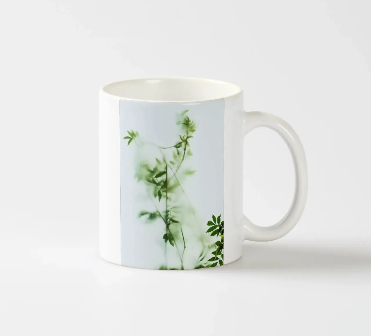Green Frosted Glass And Leaves tazza in ceramica da Sebastian Hilgetag