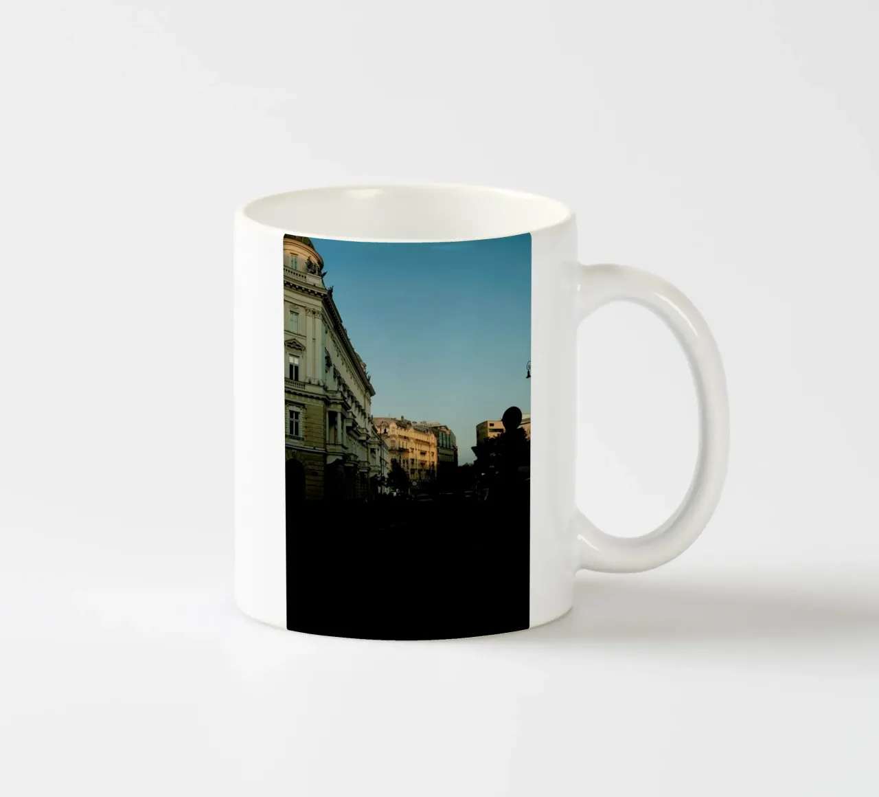 Beautiful Sundown In The City tazza in ceramica da Sebastian Hilgetag