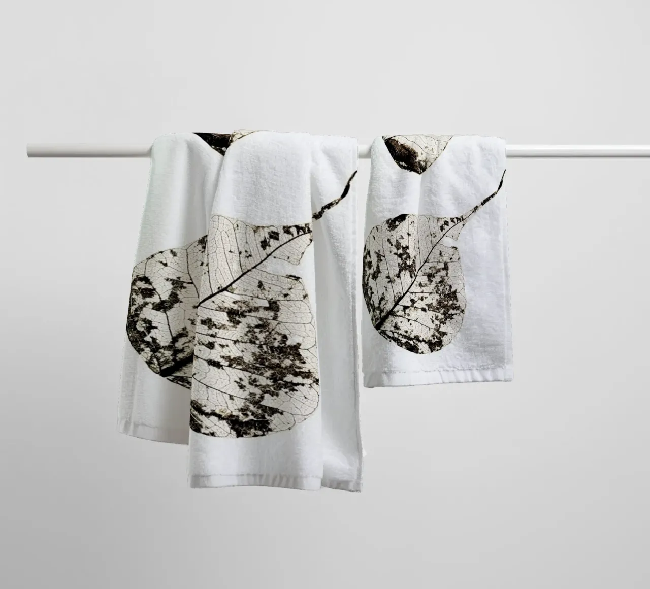 Fallen Leaves #2 asciugamano da bagno da Tal Paz-Fridman