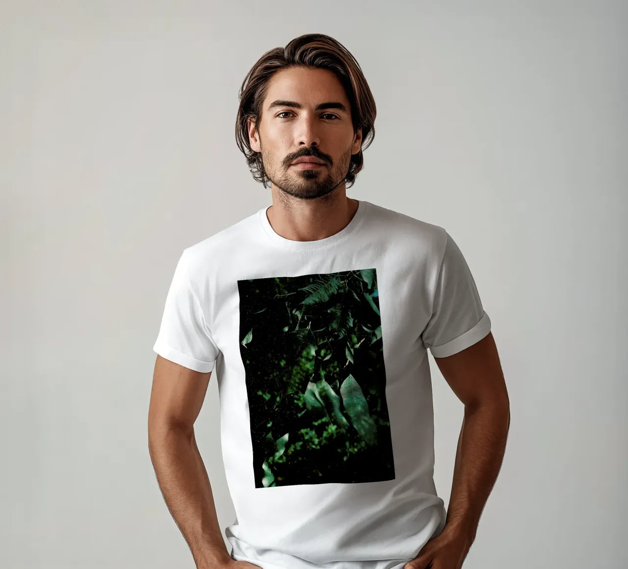 Abstract Greens In The Sun t-shirt da Sebastian Hilgetag